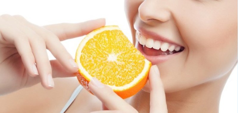 Отбеливание зубов апельсиновой кожурой