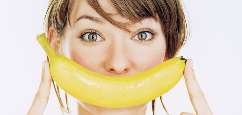 Отбеливание зубов кожурой банана